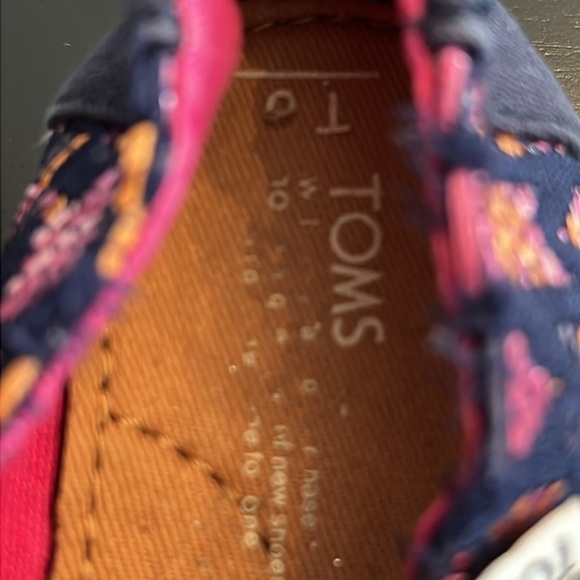 Toms slip on shoes - Size Toddler 6 - Picture 6 of 7